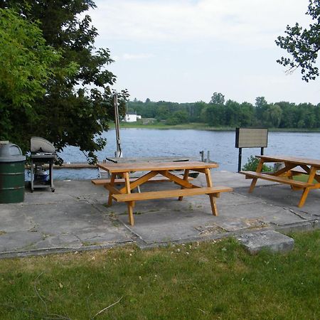 Campbellford River Inn Exterior photo